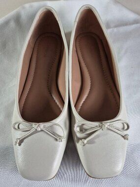 Nordstrom Square Toe Ballet Flats Size 9 Cream Classic NWOB